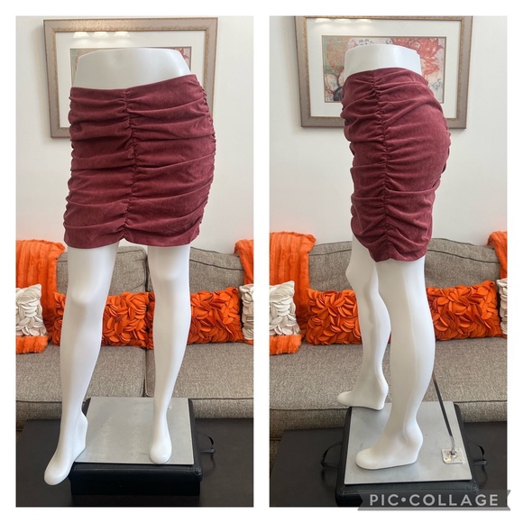 ❣️🆕ZARA Burgundy Corduroy Ruched Front&Side Mini Skirt❣️ - Picture 1 of 9